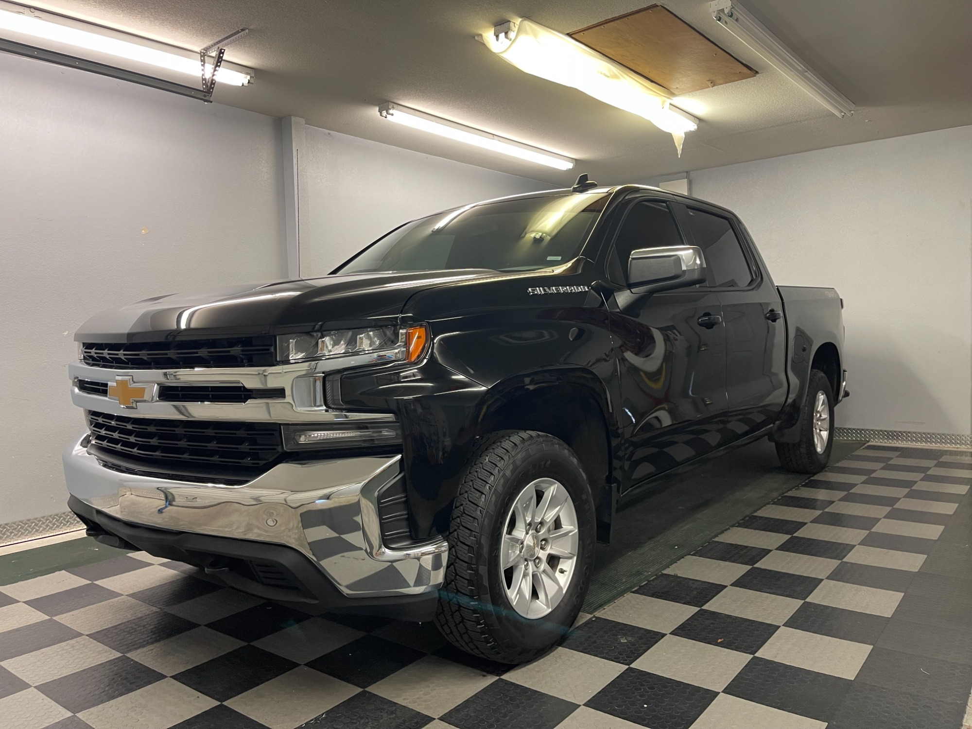 photo of 2020 Chevrolet Silverado 1500 LT Crew Cab 4WD Clean One Owner!!!
