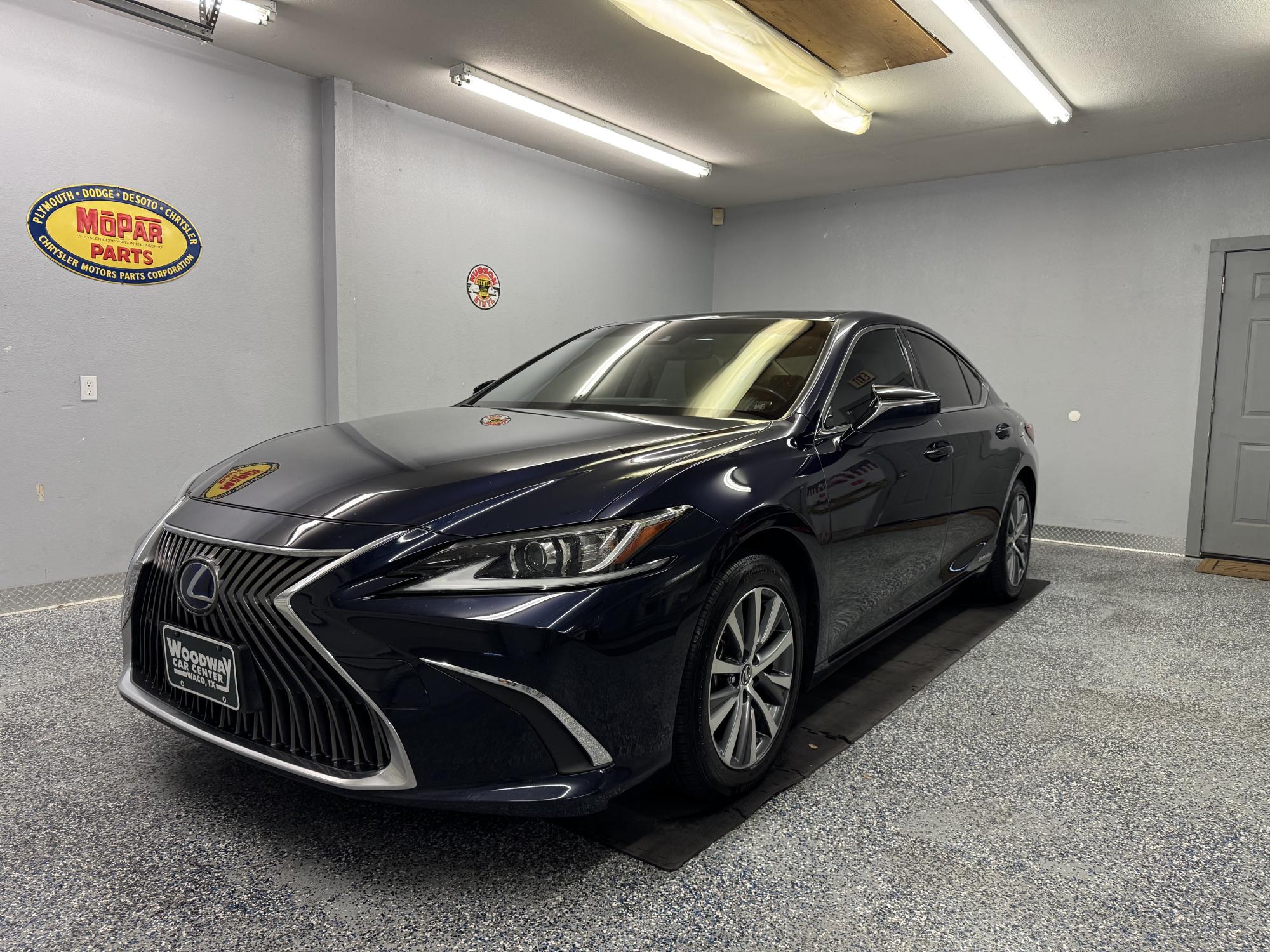 photo of 2019 Lexus ES 300h Sedan Loaded Extra Clean!!!