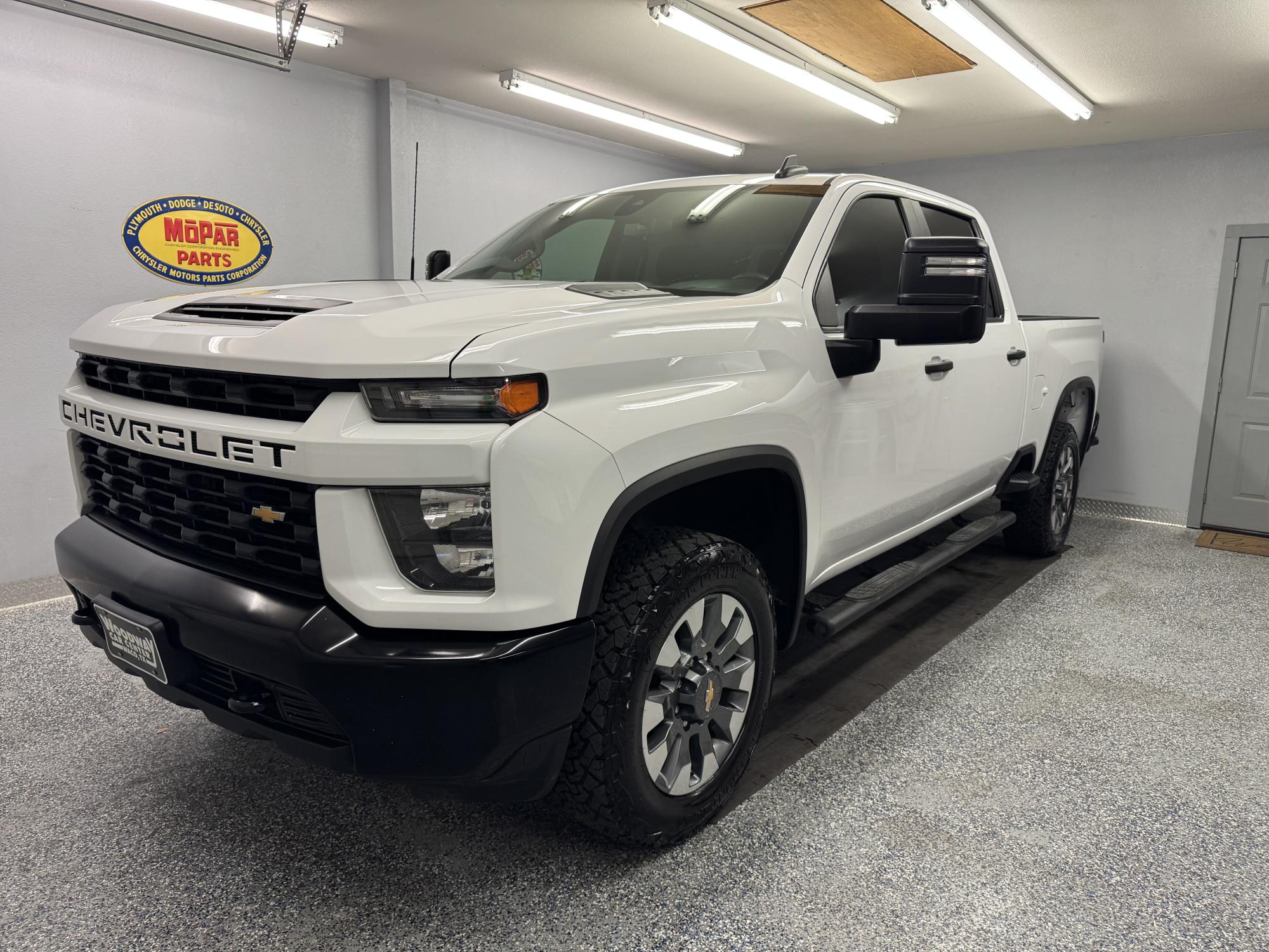 photo of 2022 Chevrolet Silverado 2500HD Custom Crew Cab 4WD