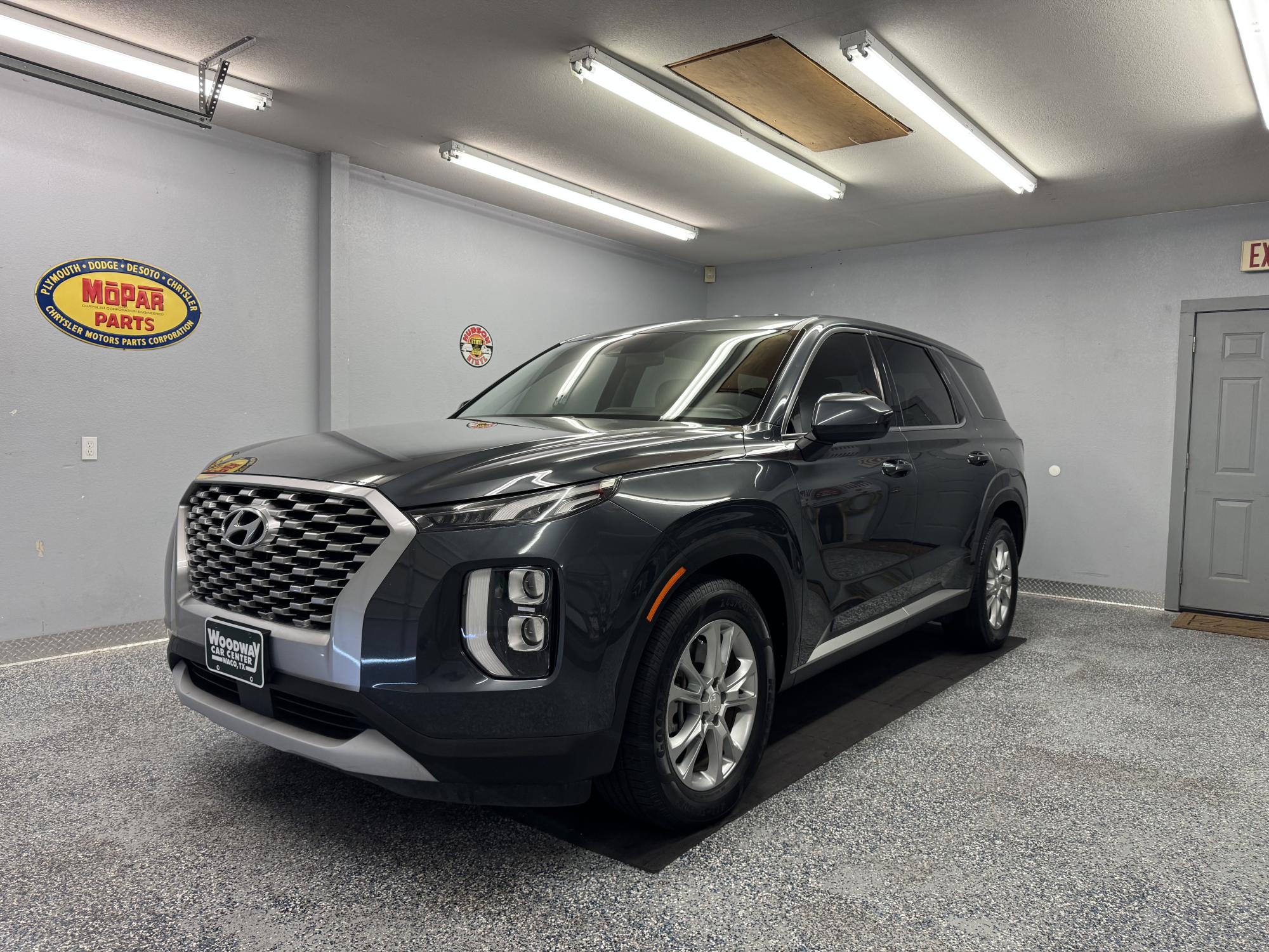 photo of 2020 Hyundai Palisade SE Low Miles!!!