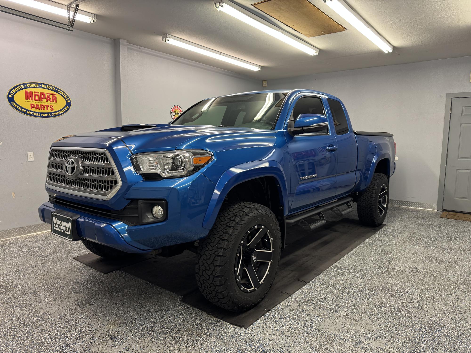 photo of 2017 Toyota Tacoma TRD Sport V6 4WD