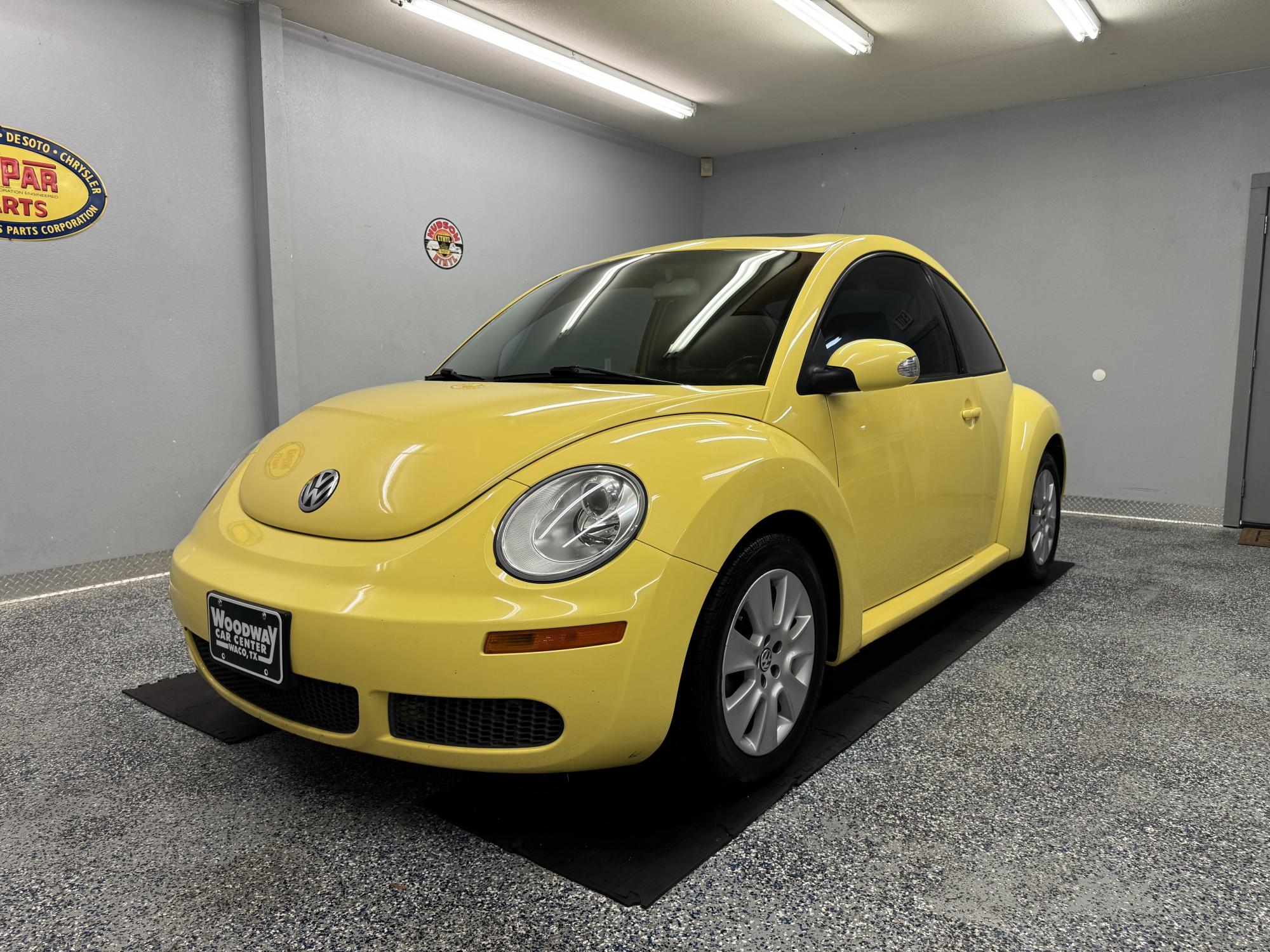 photo of 2009 Volkswagen New Beetle S Gas Saver!!!